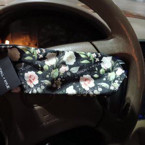 Kendall and Kylie mini makeup bag